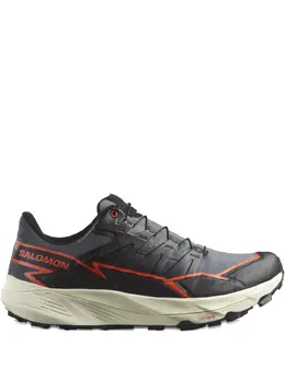 Salomon: Чёрные кроссовки 
