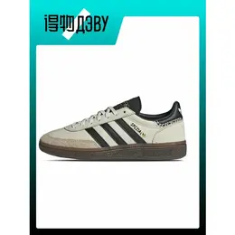 adidas: Белые кроссовки 