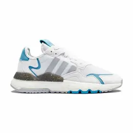 adidas: Белые кроссовки 