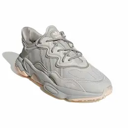 adidas: Светлые кроссовки  Ozweego