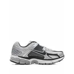 NIKE: Серебристые кроссовки 