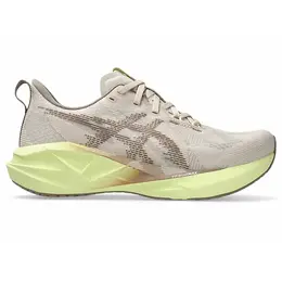 ASICS: Бежевые кроссовки  Novablast