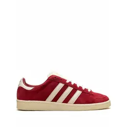 adidas: Красные кроссовки 