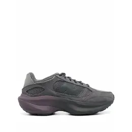 New Balance: Серые кроссовки 