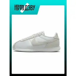NIKE: Кроссовки 