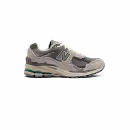 New Balance: Серые кроссовки 