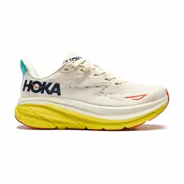 HOKA ONE ONE: Бежевые кроссовки 