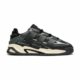 adidas: Чёрные кроссовки 