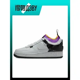 NIKE: Кроссовки 