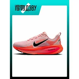 NIKE: Кроссовки 
