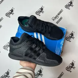 adidas: Чёрные кроссовки  Equipment