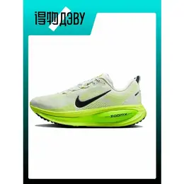NIKE: Кроссовки 