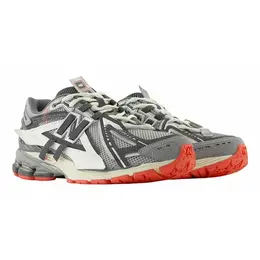 New Balance: Серые кроссовки 