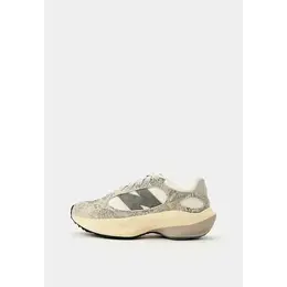 New Balance: Серые кроссовки 