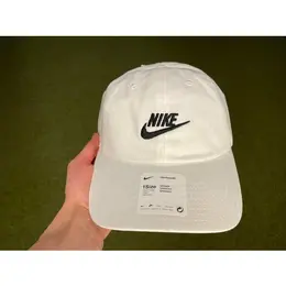 NIKE: Белая кепка 