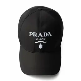 Prada: Чёрная кепка 