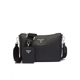 Prada: Чёрная сумка 