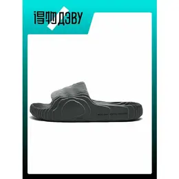adidas: Серые сабо 