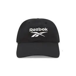 Reebok: Чёрная кепка 