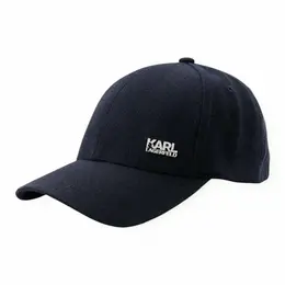 Karl Lagerfeld: Синяя кепка 