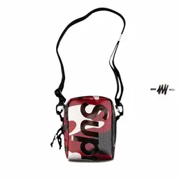 Supreme: Красная сумка 
