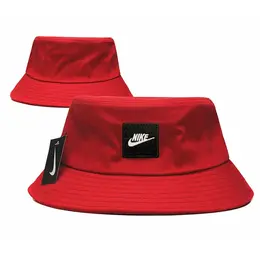 NIKE: Красная шапка 