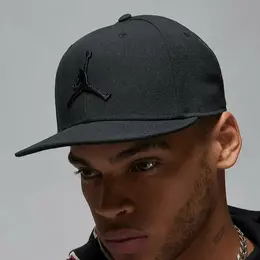 NIKE: Чёрная кепка 