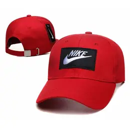 NIKE: Красная шапка 