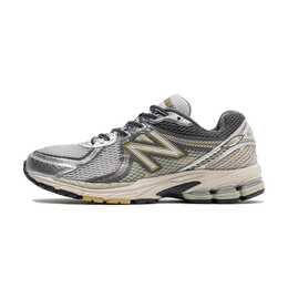 New Balance: Серые кроссовки 
