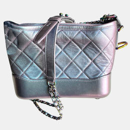 Chanel: Серебристая сумка 