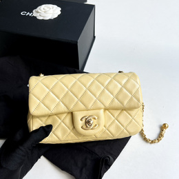 Chanel: Жёлтая сумка 