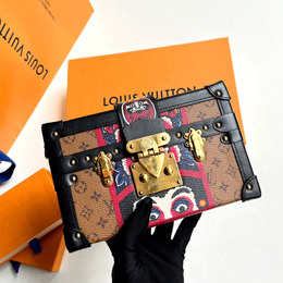 Louis Vuitton: Коричневая сумка 