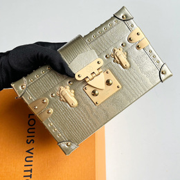 Louis Vuitton: Сумка 
