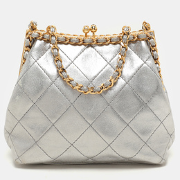 Chanel: Серебристая сумка 
