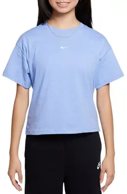 Nike: Футболка  Sportswear Essential свободного кроя