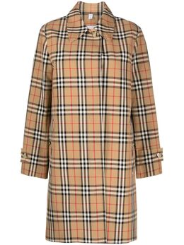Burberry: Бежевое пальто 
