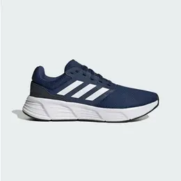 adidas: Белые кроссовки 
