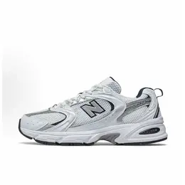New Balance: Белые кроссовки  530