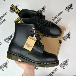 Dr. Martens: Чёрные ботинки  1460