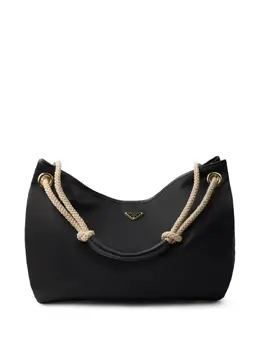 Prada: Чёрная сумка 