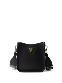 Prada: Чёрная сумка 