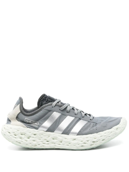 Adidas: Серые кроссовки 