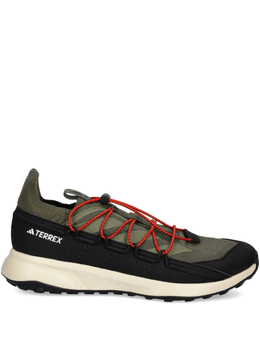 Adidas: Зелёные кроссовки  Terrex Voyager 21