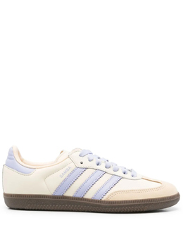 Adidas: Кроссовки 