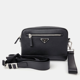 Prada: Чёрная сумка через плечо 