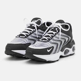 Nike: Чёрные кроссовки  Sportswear