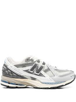 New Balance: Серые кроссовки 