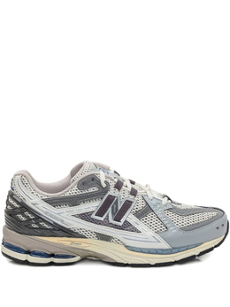 New Balance: Серые кроссовки 