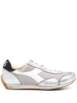Diadora: Серебристые кроссовки  Equipe
