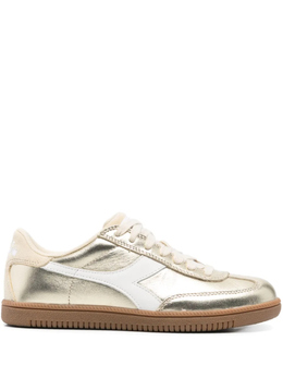 Diadora: Золотые кроссовки 